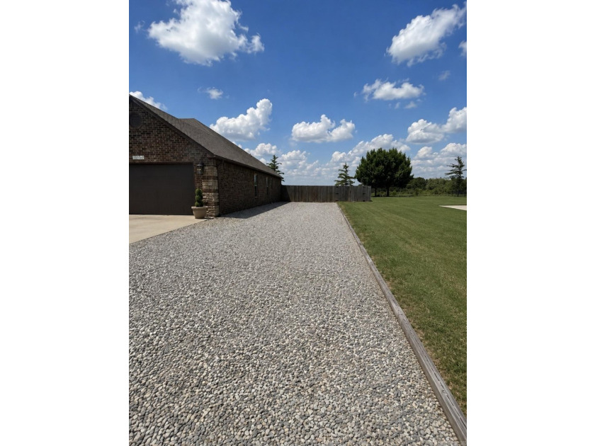 Your own slice of country paradise awaits! Nestled on 1.49 - photo 49
