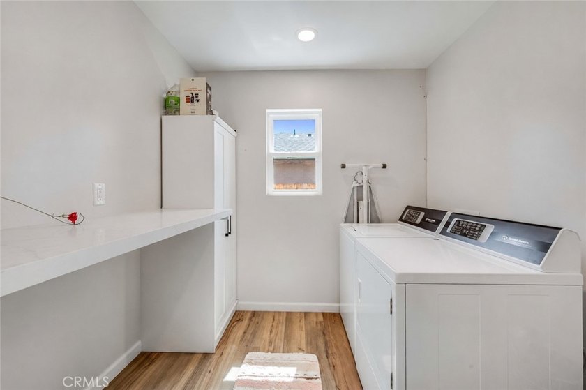 Beautifully updated single-story home offering three bedrooms - photo 14