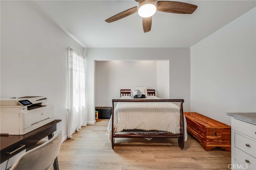 Beautifully updated single-story home offering three bedrooms - photo 15