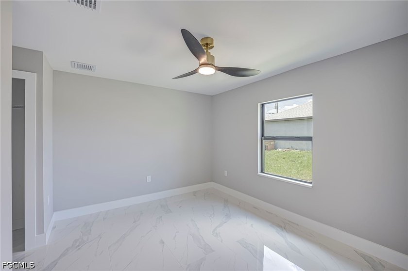 Beautiful newly constructed 3-bedroom, 2-bath home offering 1 - photo 16