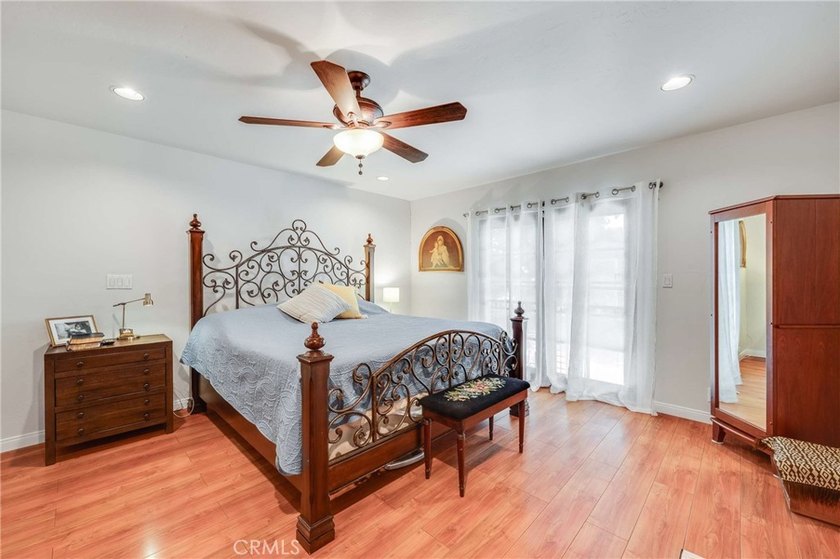 Beautifully updated single-story home offering three bedrooms - photo 21