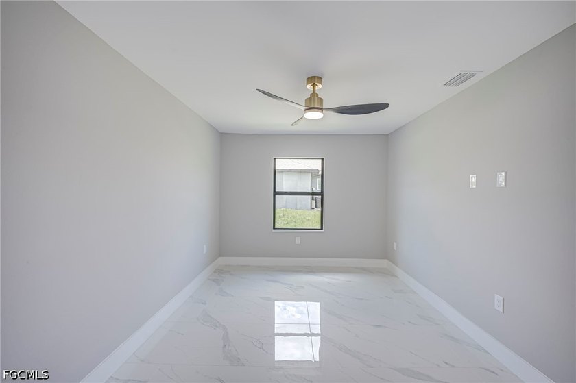 Beautiful newly constructed 3-bedroom, 2-bath home offering 1 - photo 22