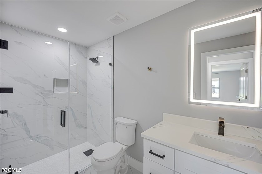 Beautiful newly constructed 3-bedroom, 2-bath home offering 1 - photo 24