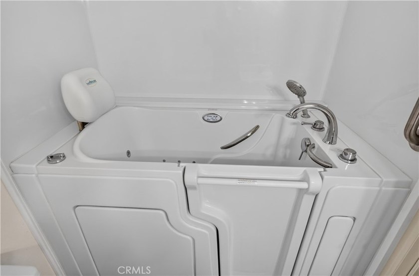 WATERFRONT FIXER WITH INCREDIBLE POTENTIAL! First time on the - photo 28