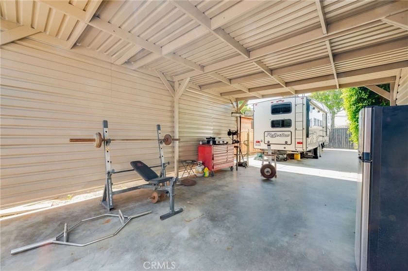 Beautifully updated single-story home offering three bedrooms - photo 29