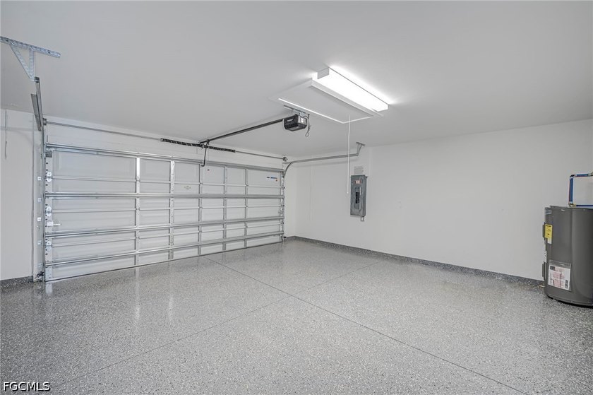 Beautiful newly constructed 3-bedroom, 2-bath home offering 1 - photo 32