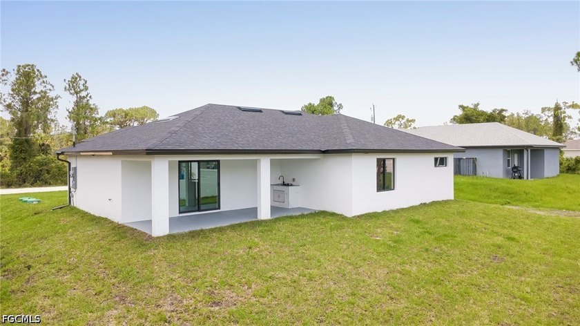 Beautiful newly constructed 3-bedroom, 2-bath home offering 1 - photo 33