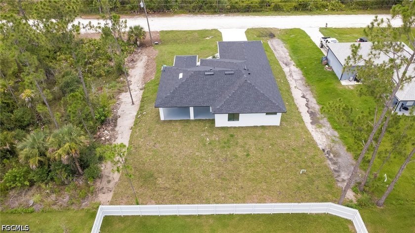 Beautiful newly constructed 3-bedroom, 2-bath home offering 1 - photo 34