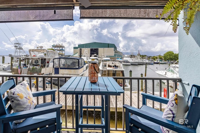 Incredible price for a fully updated coastal retreat! Unit 122 - photo 3