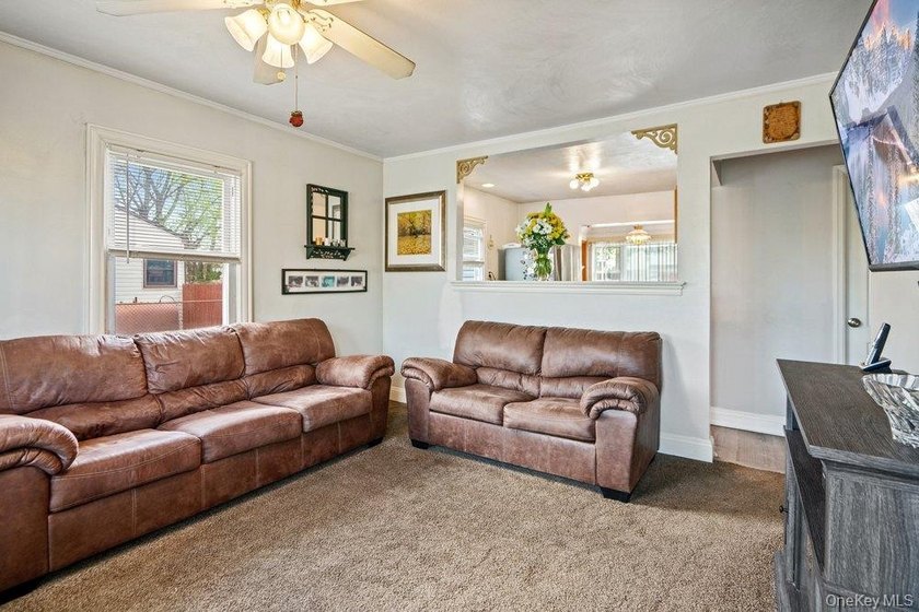 Welcome home to this charming cottage-style 2-3 bedroom home - photo 5