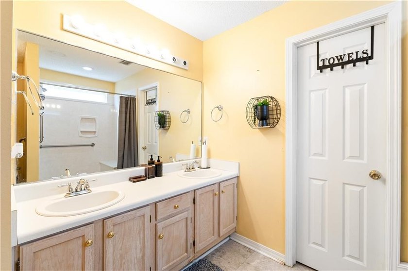 Welcome to the gated community of Spring Lake in West Mobile! - photo 15