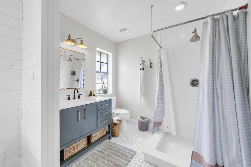 Perfectly positioned in the heart of Destin, this charming - photo 24