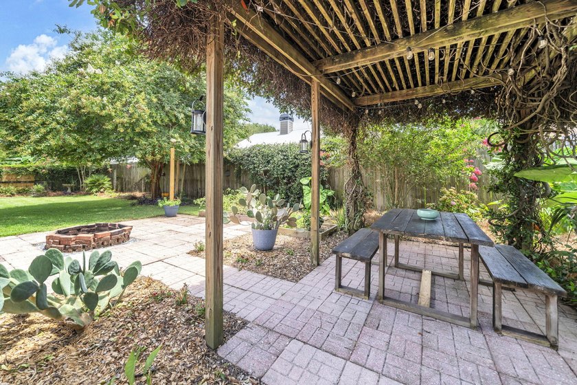 Perfectly positioned in the heart of Destin, this charming - photo 36