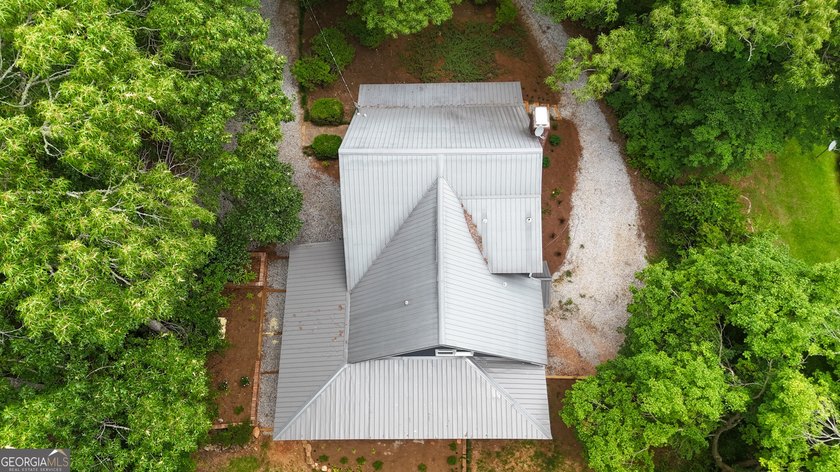 Welcome to a truly one-of-a-kind waterfront retreat where rustic - photo 4