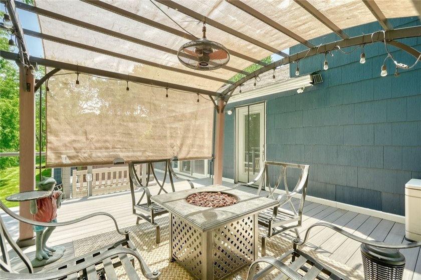 Welcome to this absolutely stunning, meticulously maintained - photo 21