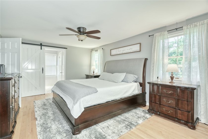 Welcome to this absolutely stunning, meticulously maintained - photo 25