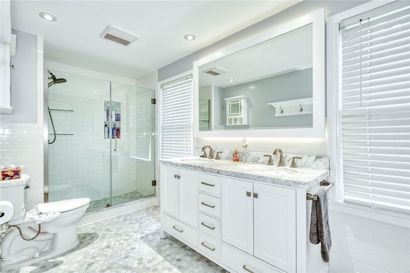 Welcome to this absolutely stunning, meticulously maintained - photo 27