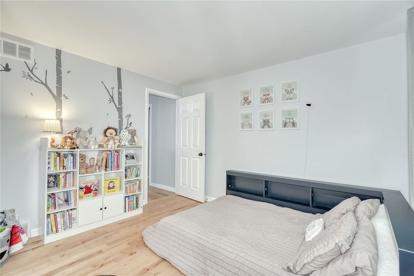 Welcome to this absolutely stunning, meticulously maintained - photo 30