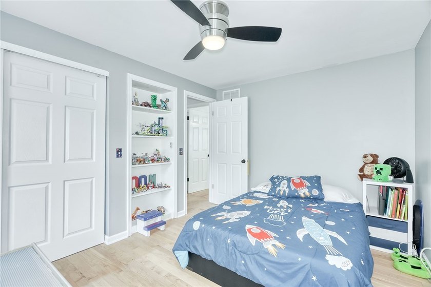 Welcome to this absolutely stunning, meticulously maintained - photo 33