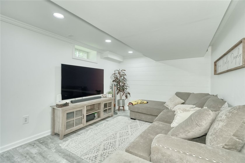 Welcome to this absolutely stunning, meticulously maintained - photo 38