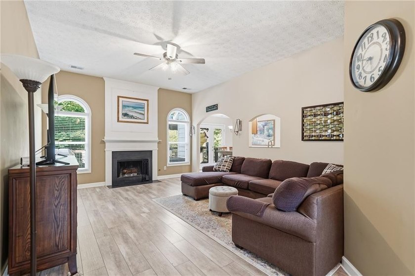 Rare opportunity to own a charming 3-bedroom, 2-bath ranch on 2 - photo 4
