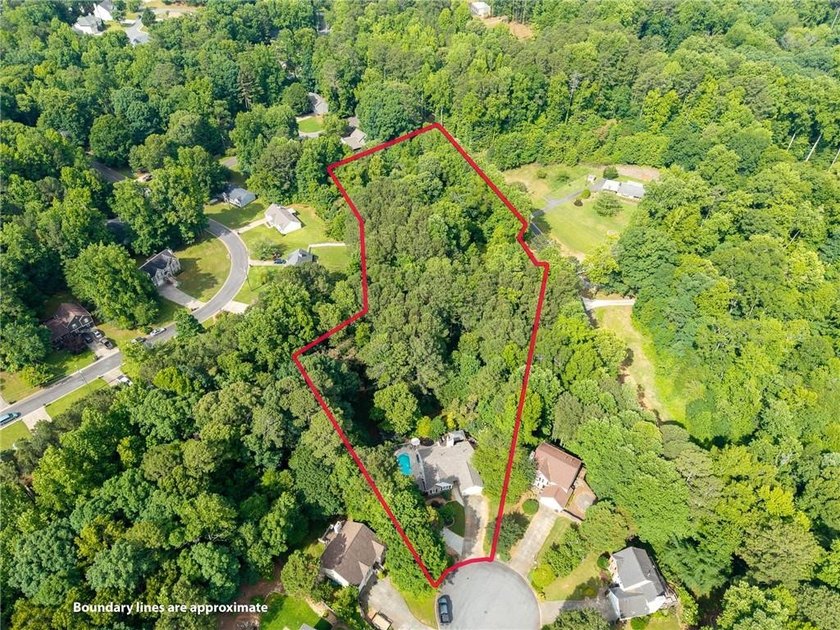 Rare opportunity to own a charming 3-bedroom, 2-bath ranch on 2 - photo 7