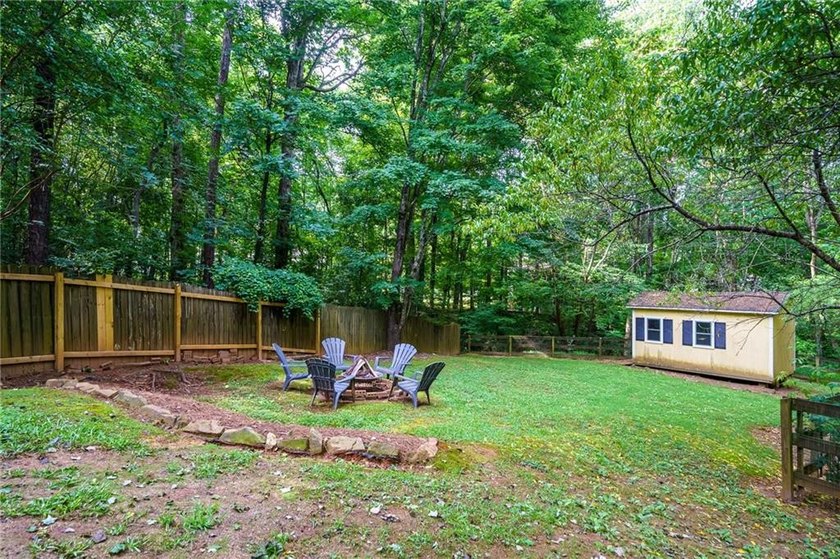 Rare opportunity to own a charming 3-bedroom, 2-bath ranch on 2 - photo 8