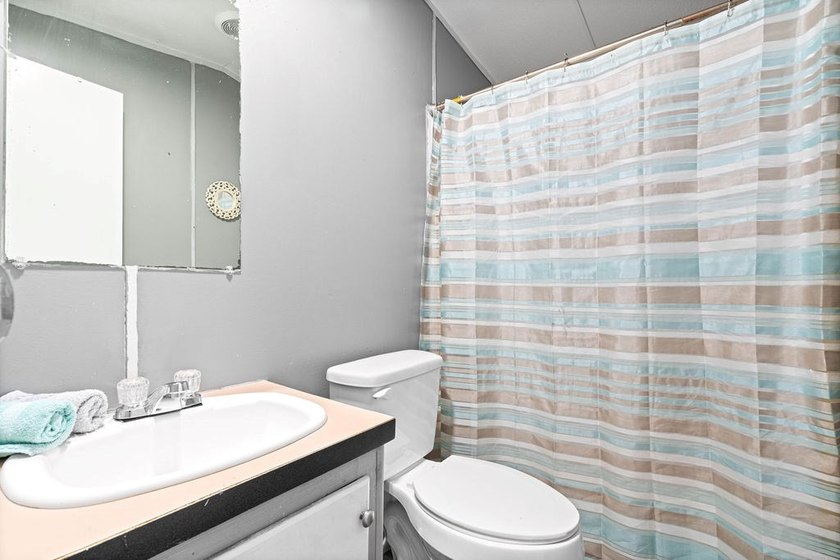 Charming Coastal Retreat with Room to Grow! Welcome to this - photo 16