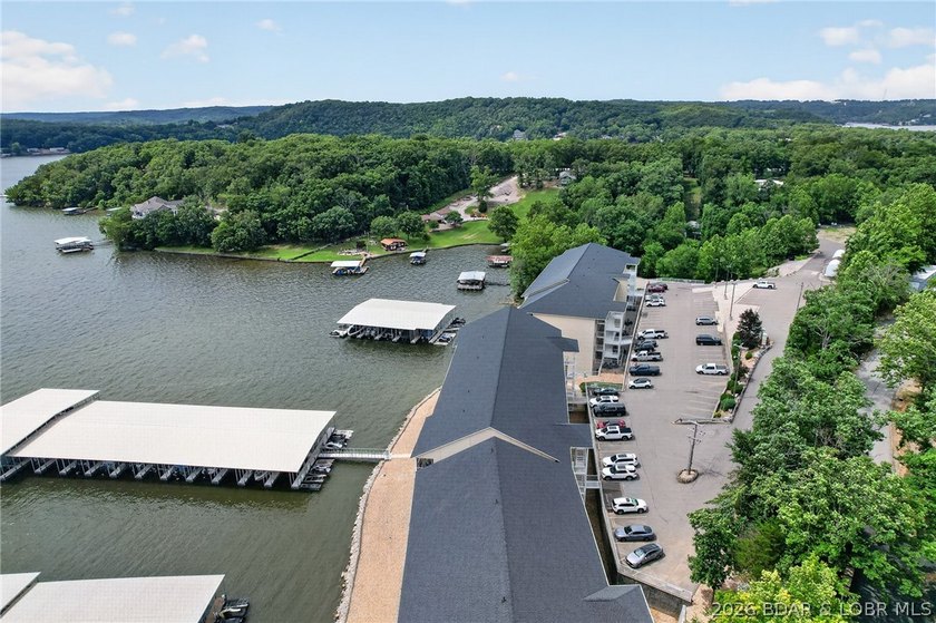Lake front life never looked so good! Check out this 3 bedroom 2 - photo 48