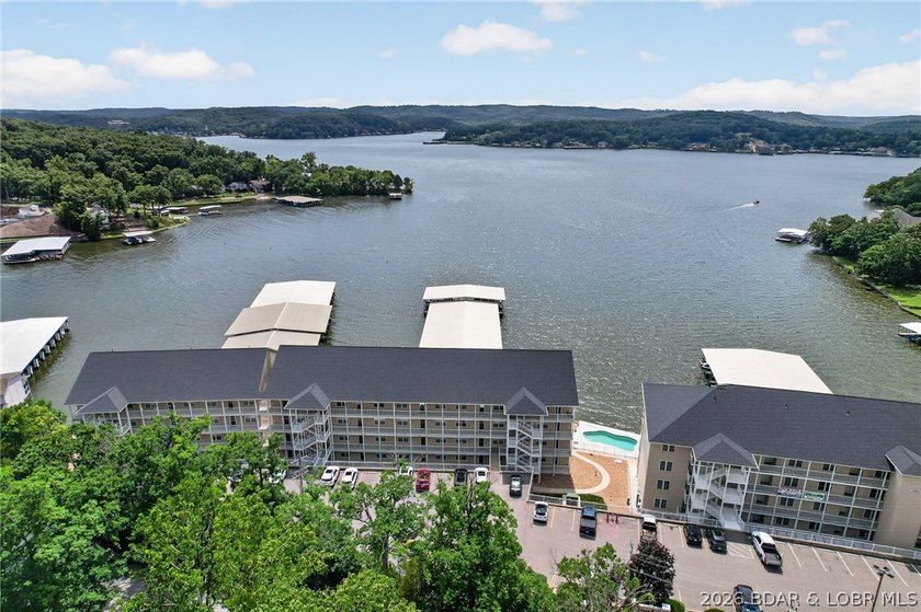 Lake front life never looked so good! Check out this 3 bedroom 2 - photo 50