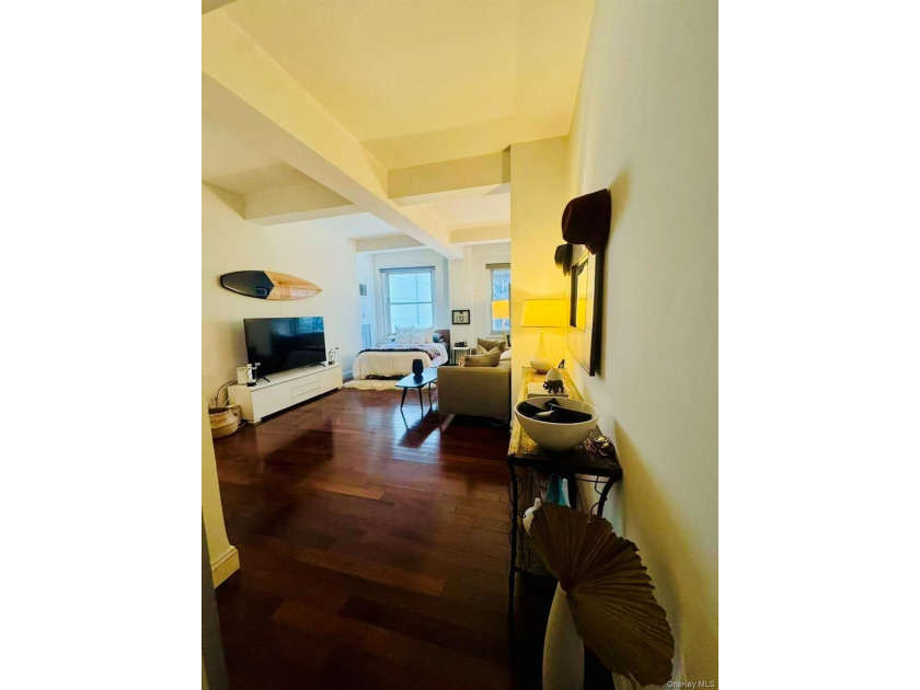 Luxury large studio located at residential high rise building - photo 7