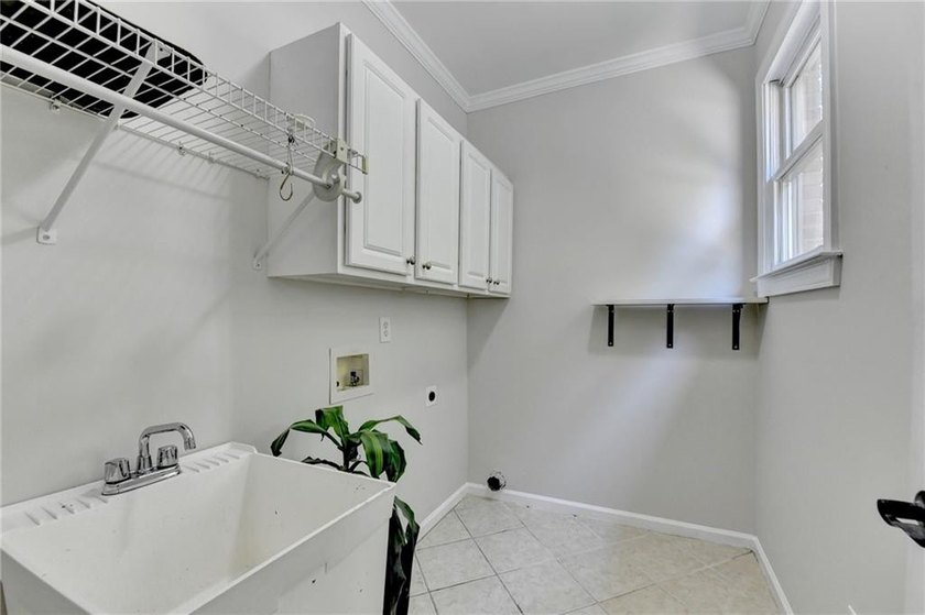 PRICE TO SELL!!! Welcome to this stunning 5-bedroom, 5 full bath - photo 22