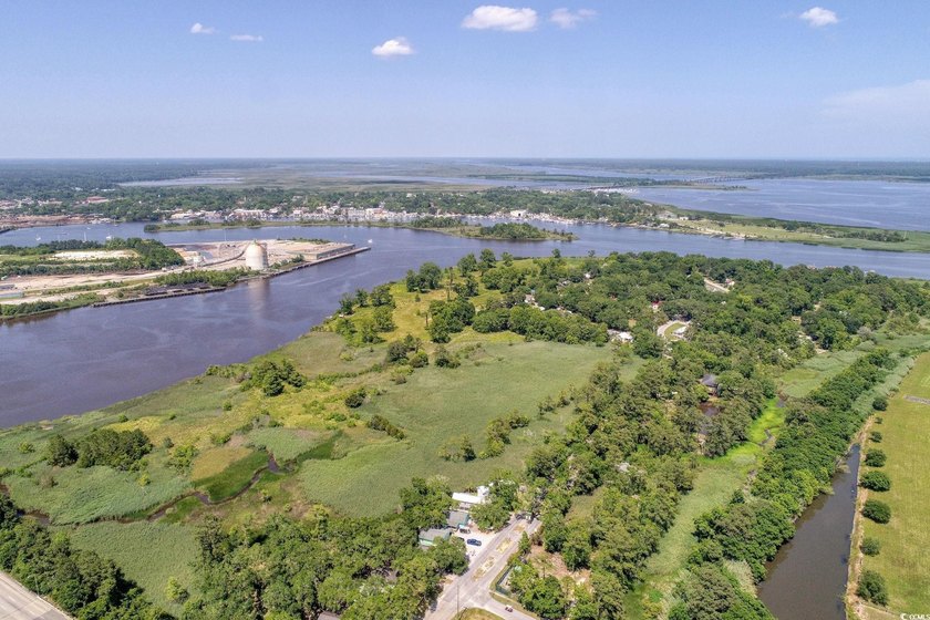 Just south of Downtown Georgetown, this beautifully maintained - photo 23