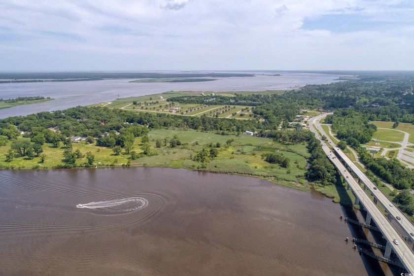 Just south of Downtown Georgetown, this beautifully maintained - photo 27