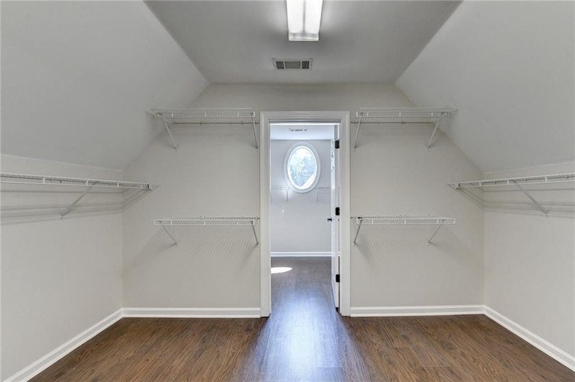 PRICE TO SELL!!! Welcome to this stunning 5-bedroom, 5 full bath - photo 44