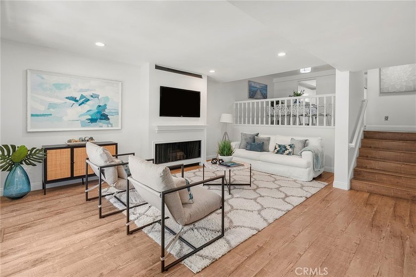 Beautiful Marina Del Rey townhome located in the highly - photo 3