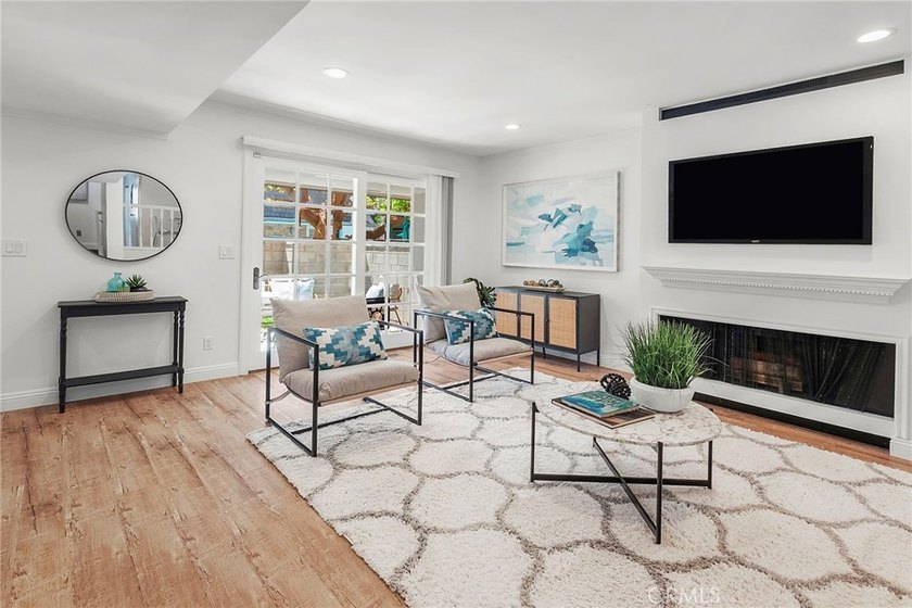 Beautiful Marina Del Rey townhome located in the highly - photo 4
