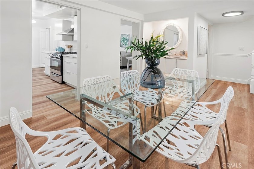 Beautiful Marina Del Rey townhome located in the highly - photo 7