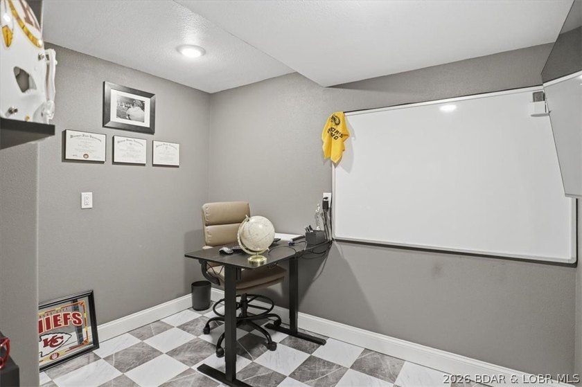 Experience the perfect combination of comfort and space in this - photo 15