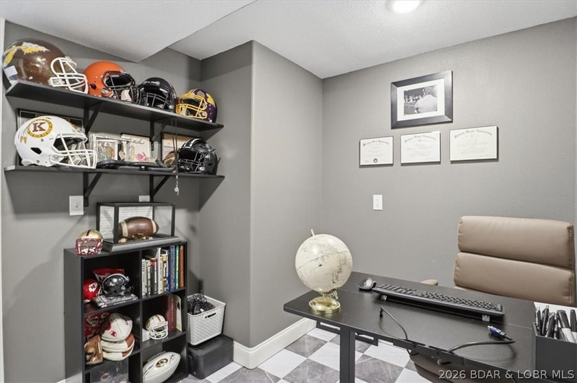 Experience the perfect combination of comfort and space in this - photo 16