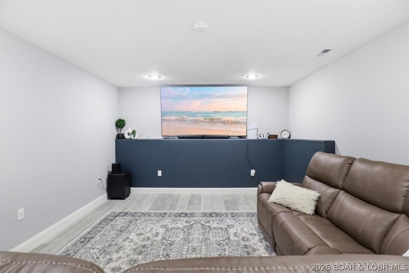 Experience the perfect combination of comfort and space in this - photo 19