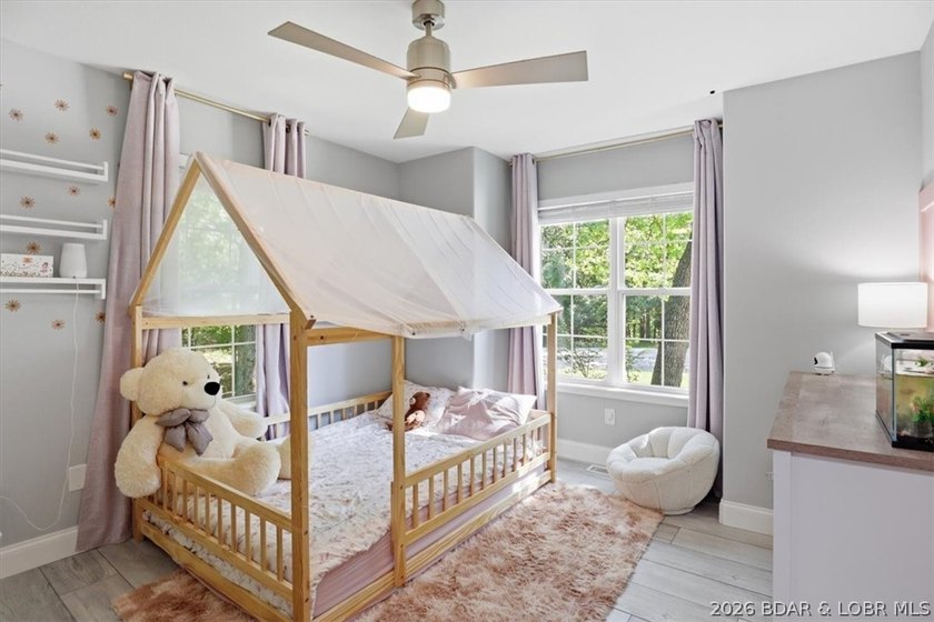 Experience the perfect combination of comfort and space in this - photo 25