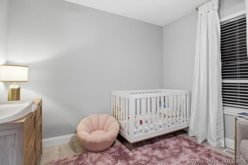 Experience the perfect combination of comfort and space in this - photo 28