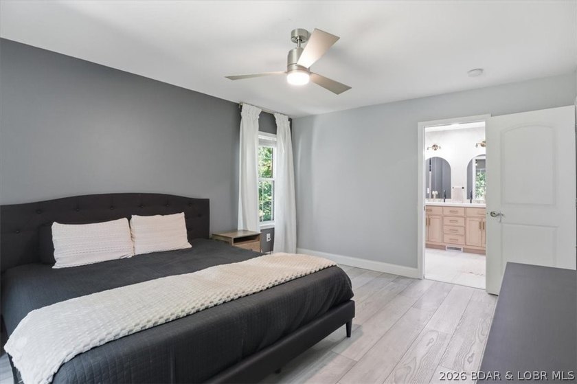 Experience the perfect combination of comfort and space in this - photo 34