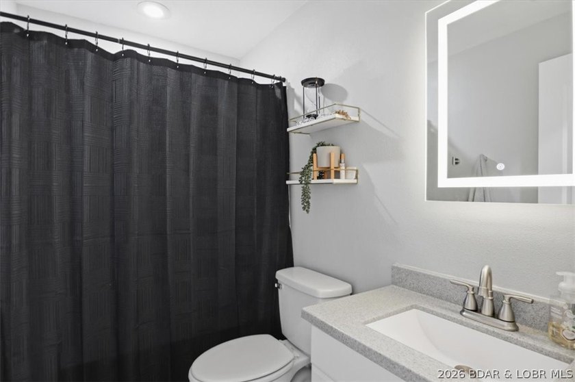 Experience the perfect combination of comfort and space in this - photo 45