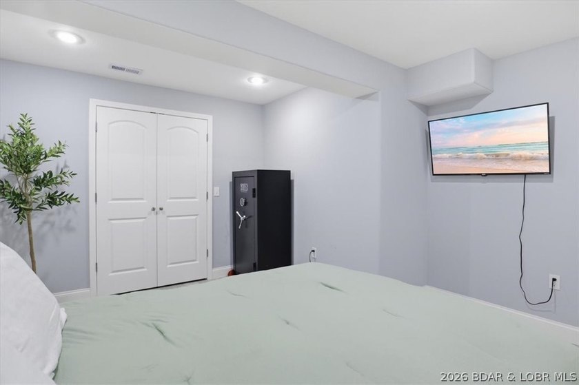 Experience the perfect combination of comfort and space in this - photo 47