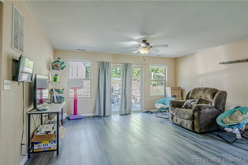 Welcome to 135 Primrose Lane in Camdenton! This beautifully - photo 4