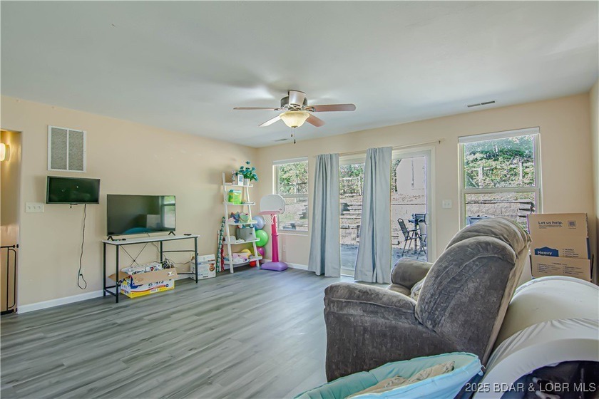 Welcome to 135 Primrose Lane in Camdenton! This beautifully - photo 5