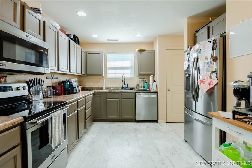 Welcome to 135 Primrose Lane in Camdenton! This beautifully - photo 10