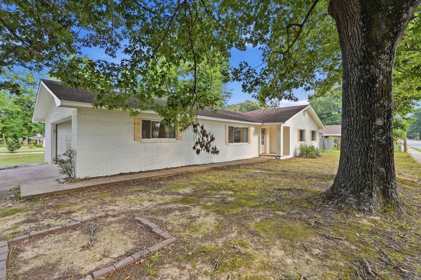 Welcome home to this beautifully updated property featuring - photo 30